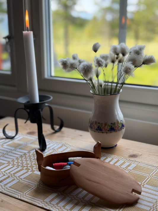 Tine håndlaget i Amelanchier