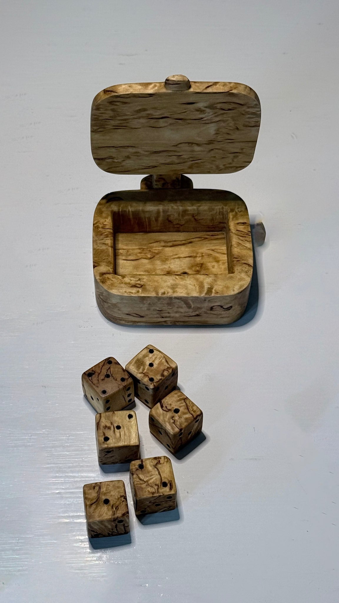 Håndlaget terningspill i tre (Kopi)